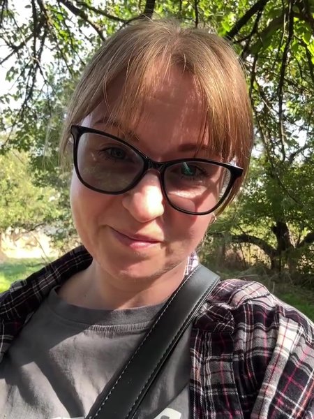 Жінка купила будинок в селі Будинок в селі, огляд